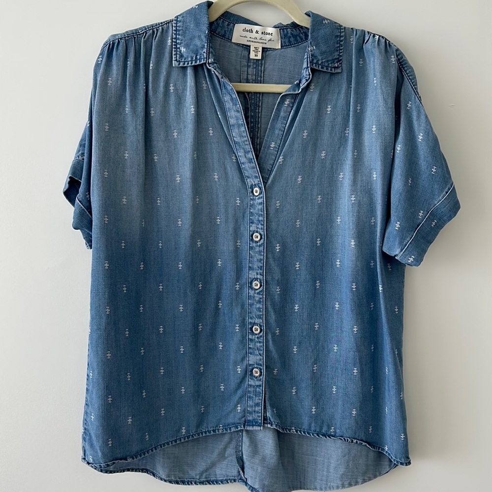 Anthropologie cloth and stone blue Jean, soft button-down short sleeve